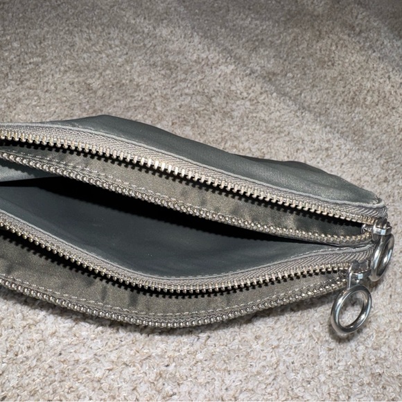 Lululemon Curved Wristlet Grey Sage - Picture 4 of 7
